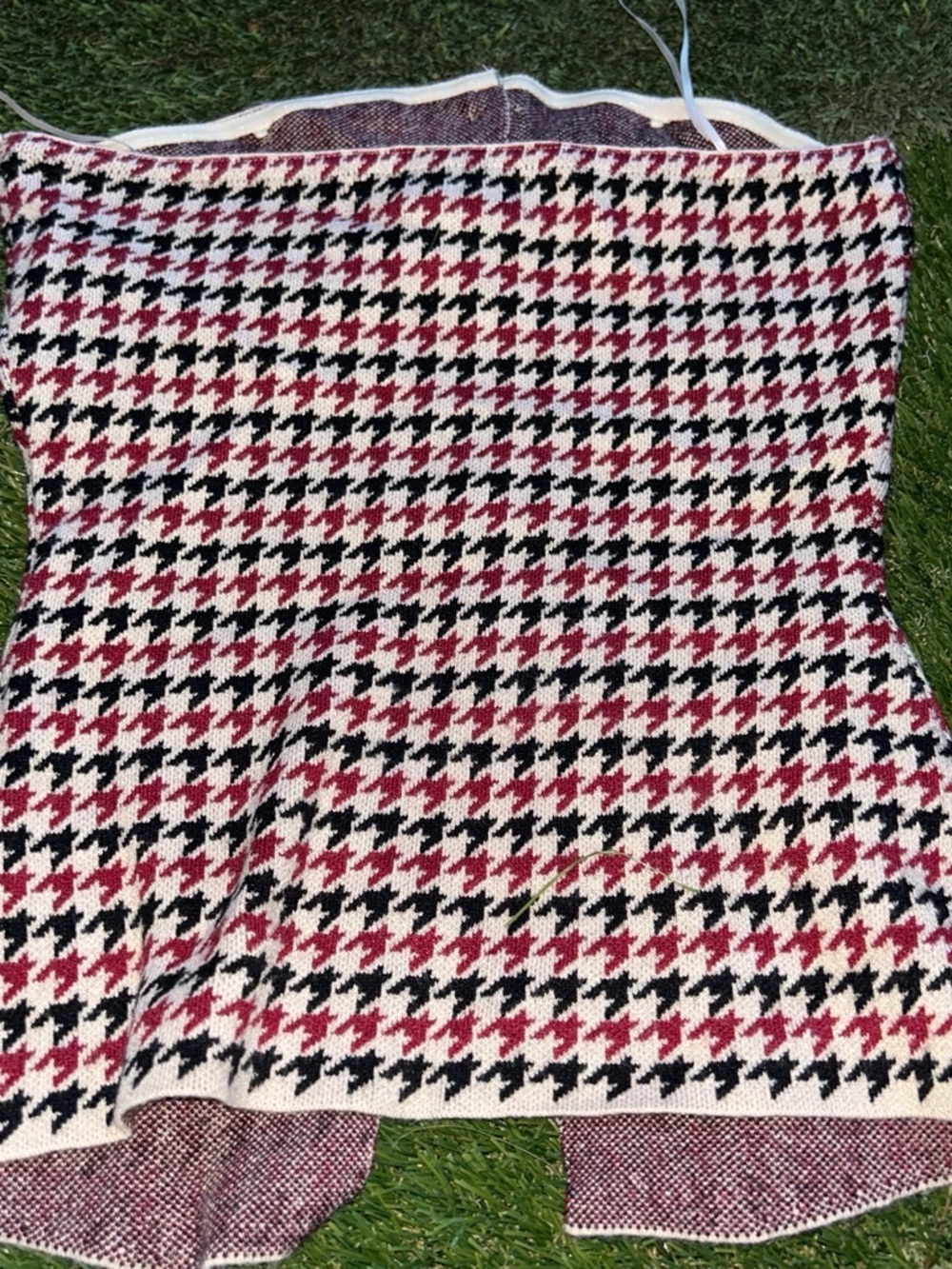 Womens Red Black White Houndstooth Button-Front Crop Top - Picture 2 of 4